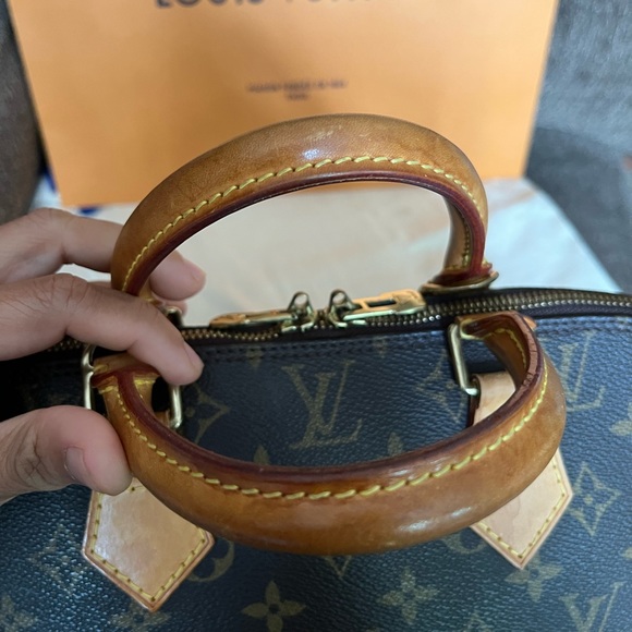 Louis Vuitton Alma in Monogram - Picture 13 of 13